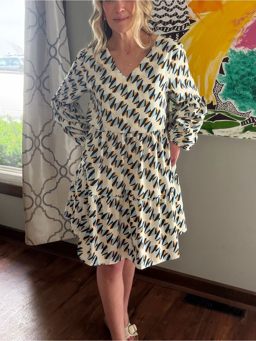 V-Neck Tiered Geometric Print Dress - White & Navy